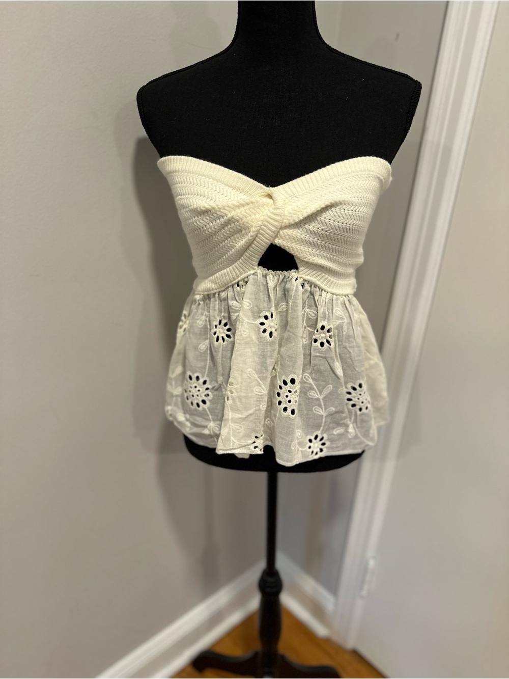 NWOT Cream strapless contrast knit Floral eyelet twist-knot Cut Out tube top.